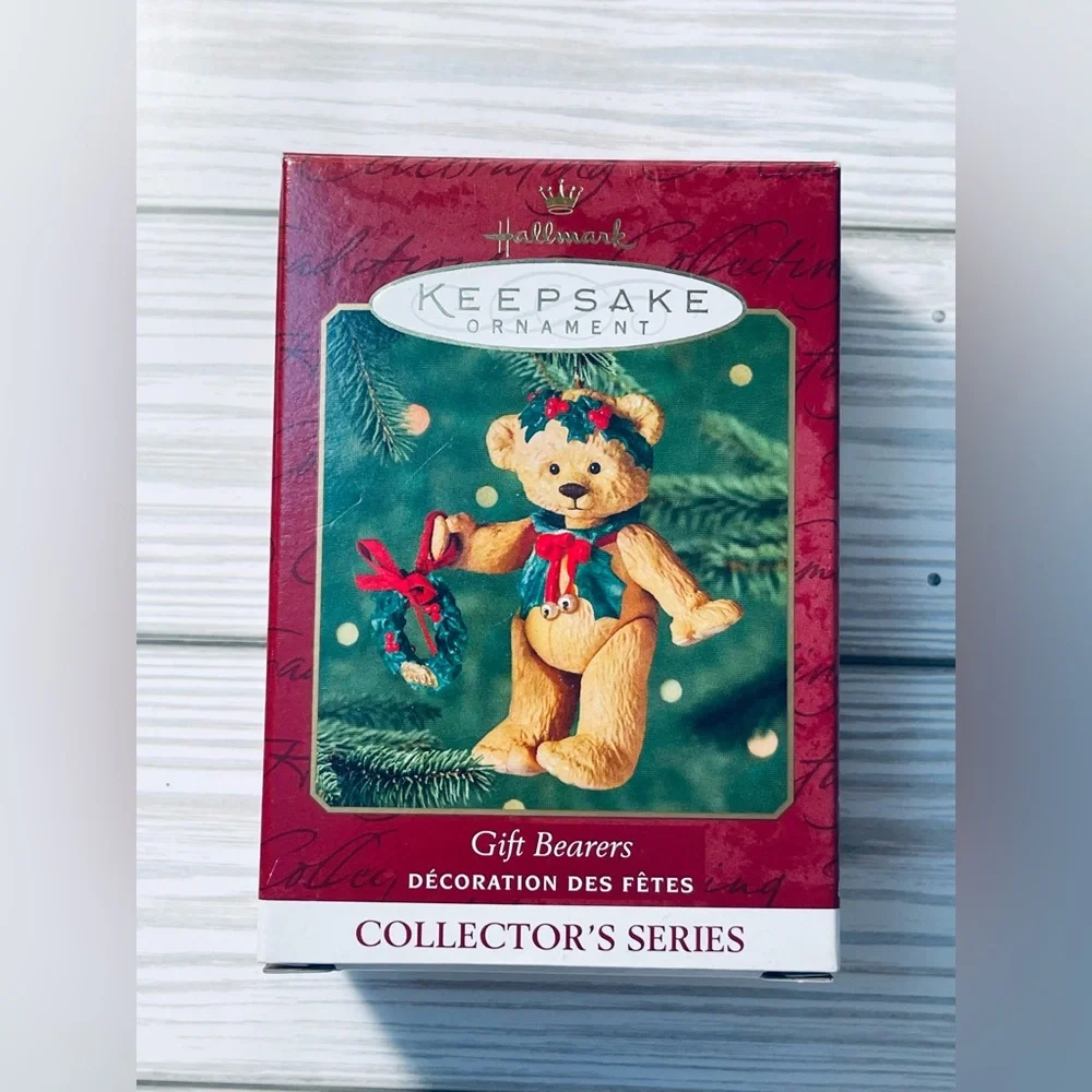 Hallmark 2001 Keepsake Christmas Ornament Gift Bearers Collector #3 Series Bear